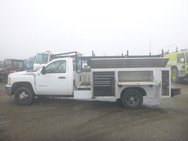 Image of Chevrolet 3500 equipment image 4
