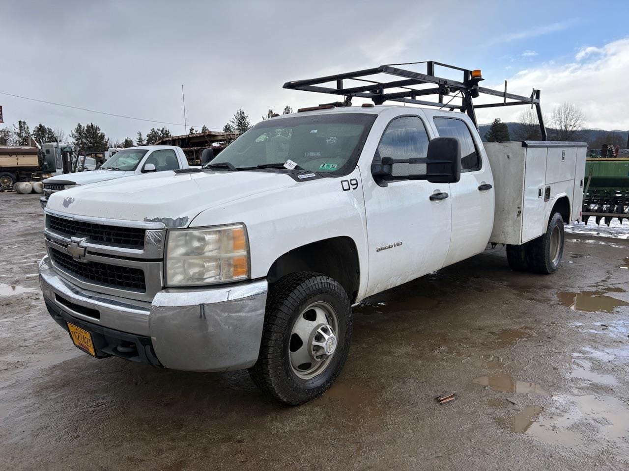 2010 Chevrolet 3500HD Equipment Image0