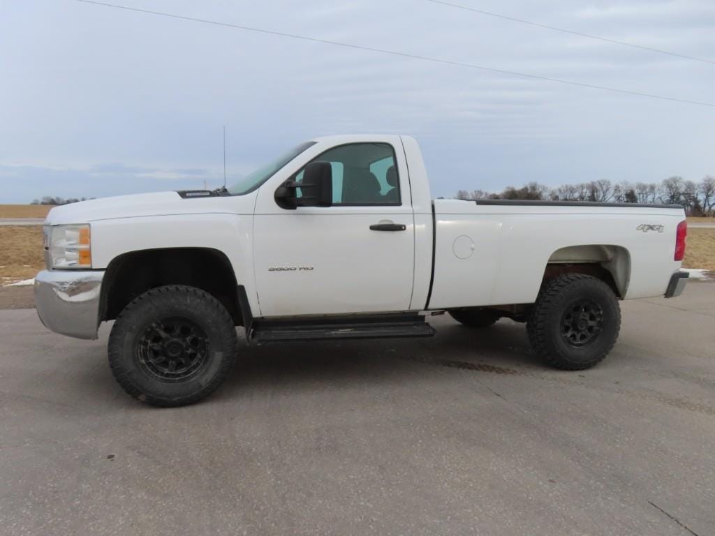2010 Chevrolet 3500HD Equipment Image0