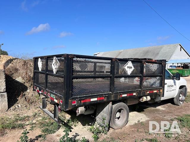 Image of Chevrolet 3500HD equipment image 3