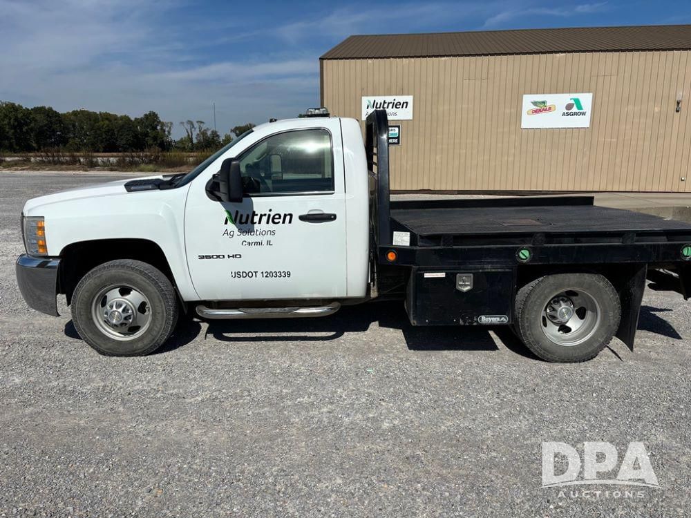 2010 Chevrolet 3500HD Equipment Image0