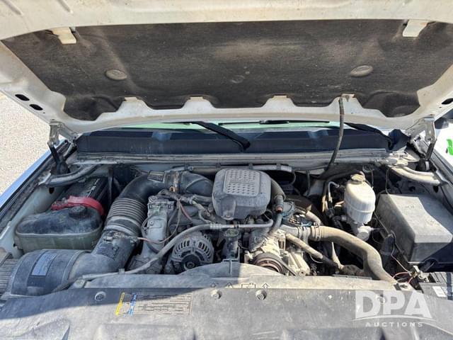 Image of Chevrolet 3500HD equipment image 4
