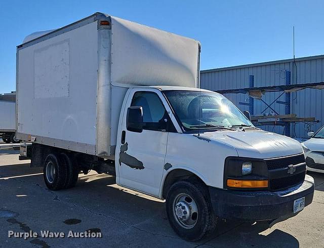 Image of Chevrolet 3500 equipment image 2