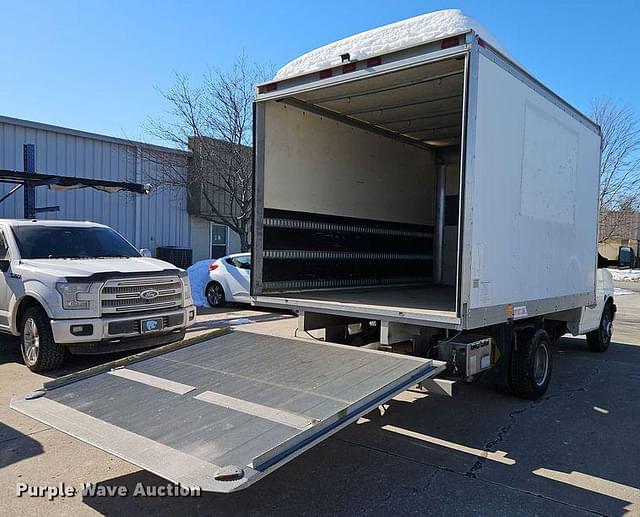 Image of Chevrolet 3500 equipment image 4