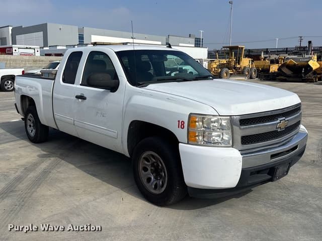 Image of Chevrolet Silverado equipment image 2