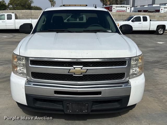 Image of Chevrolet Silverado equipment image 1