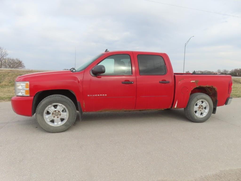 2010 Chevrolet 1500 Equipment Image0