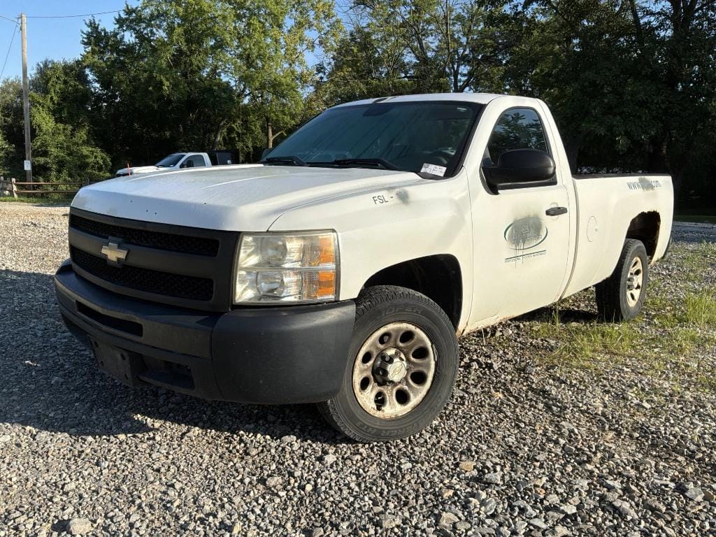 2010 Chevrolet Silverado Equipment Image0