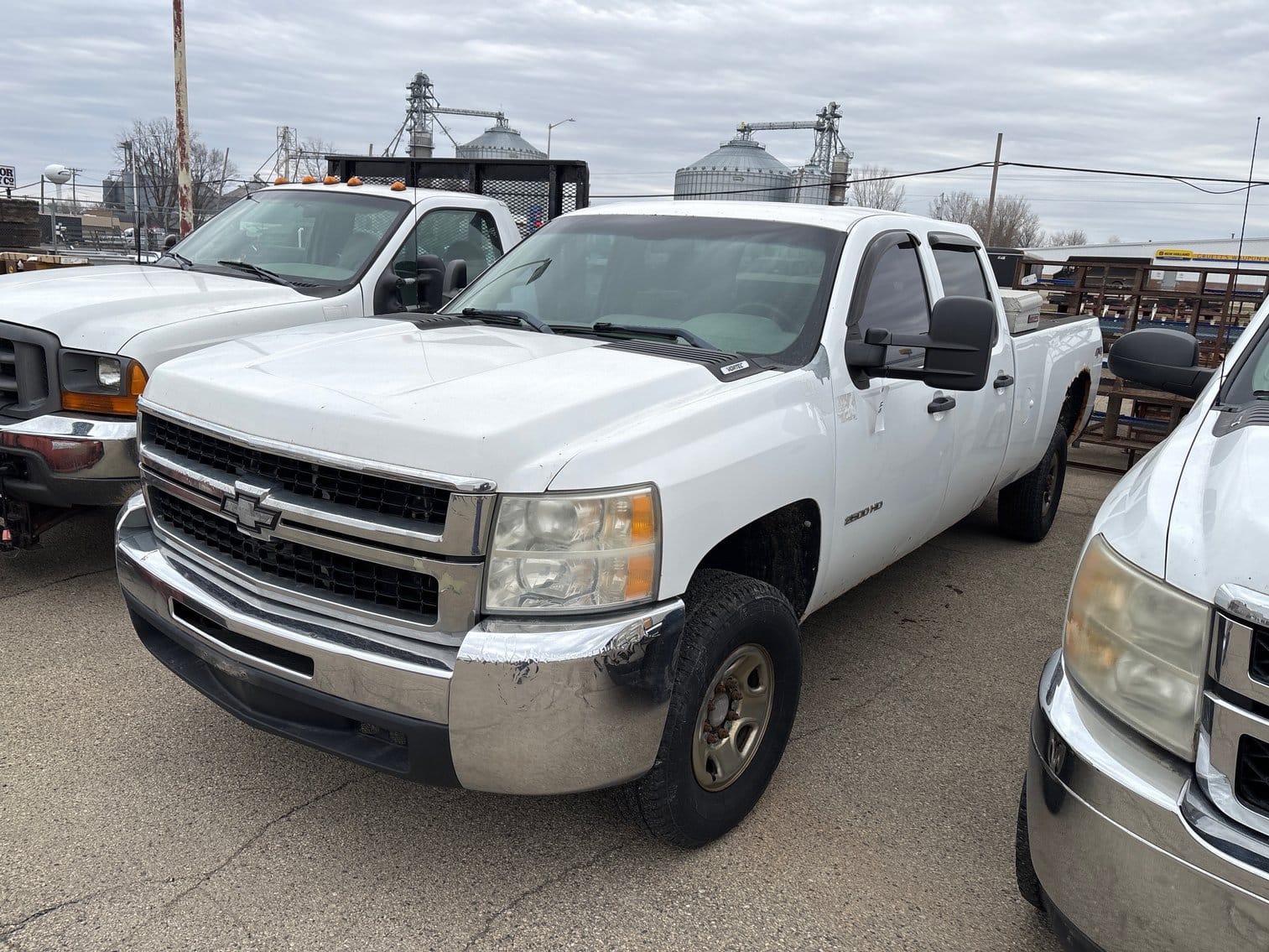 2010 Chevrolet 2500HD Equipment Image0
