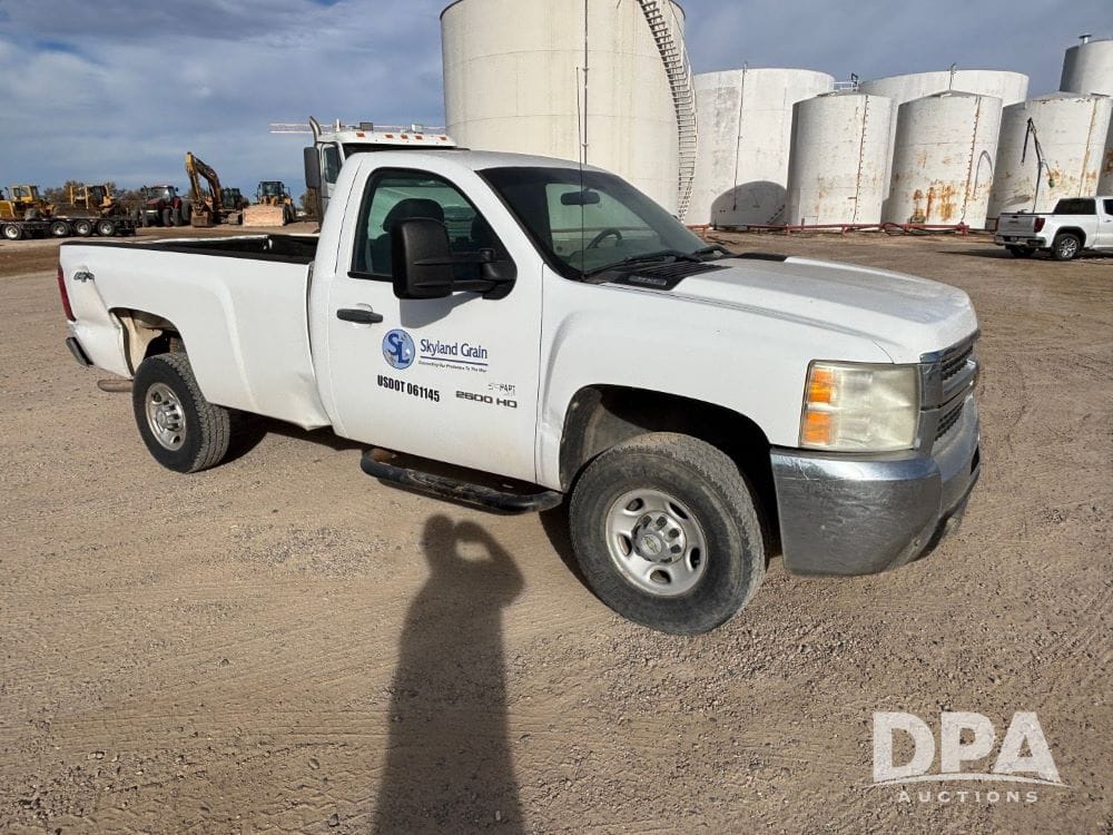 2010 Chevrolet 2500HD Equipment Image0
