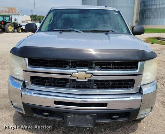 Image of Chevrolet 2500HD equipment image 1