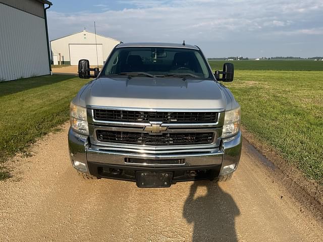 Image of Chevrolet 2500HD equipment image 2