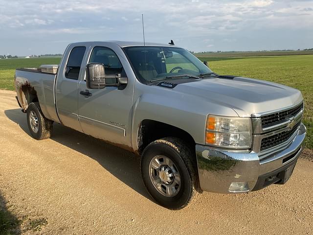 Image of Chevrolet 2500HD equipment image 3