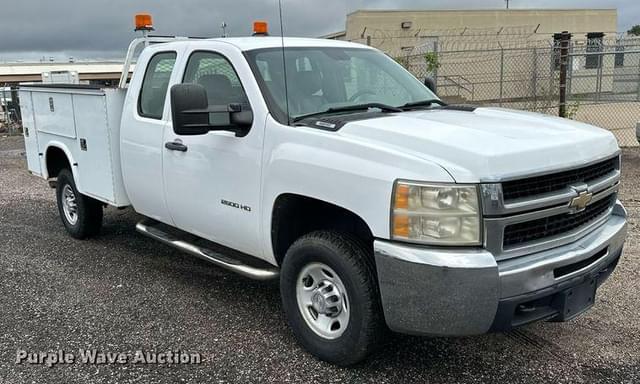 Image of Chevrolet 2500HD equipment image 2
