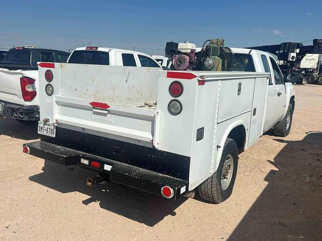 Image of Chevrolet 3500 equipment image 3