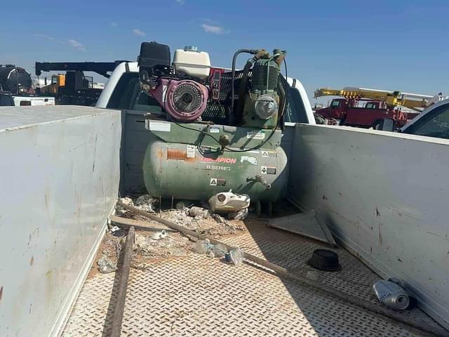 Image of Chevrolet 3500 equipment image 4