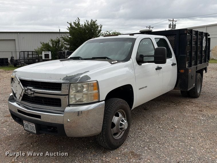 2010 Chevrolet 3500HD Equipment Image0