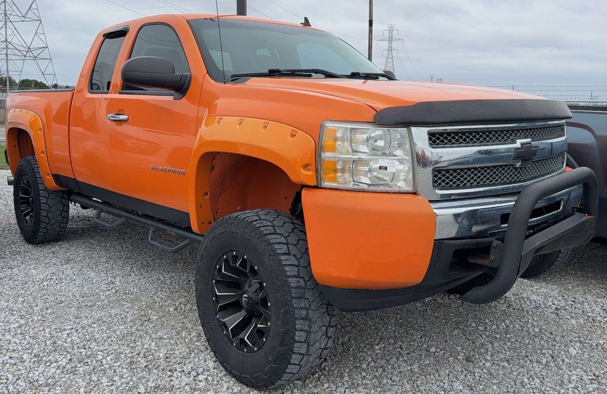 2010 Chevrolet 1500 Equipment Image0