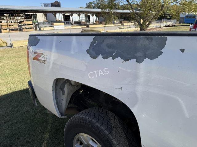 Image of Chevrolet Silverado equipment image 4