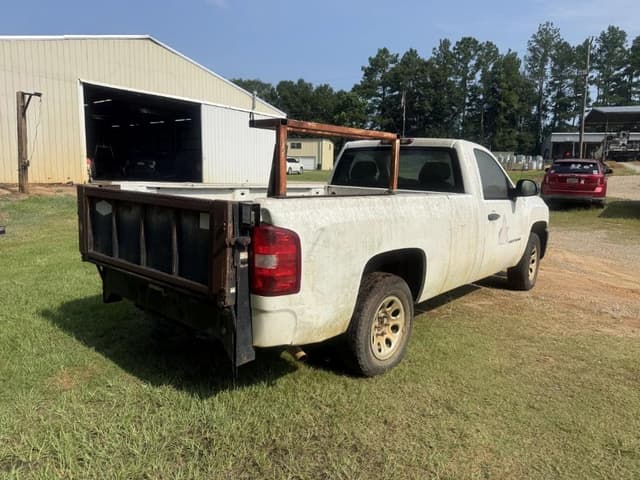 Image of Chevrolet Silverado equipment image 4