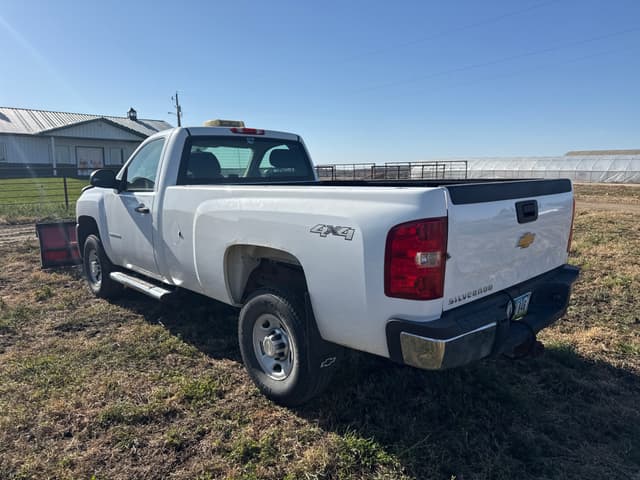 Image of Chevrolet Silverado equipment image 2