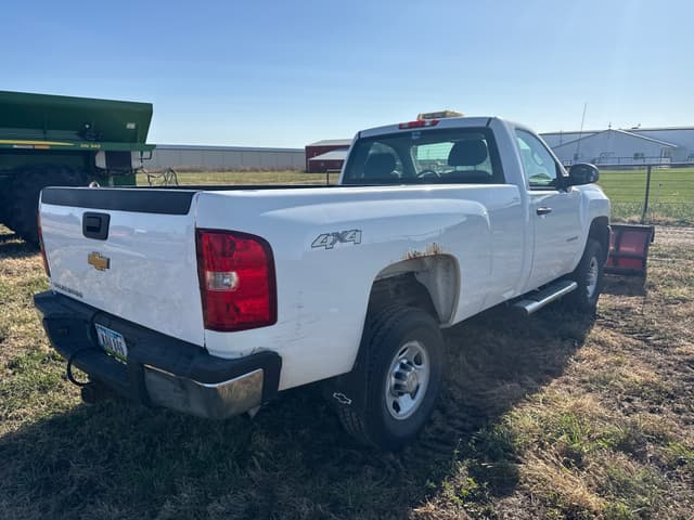 Image of Chevrolet Silverado equipment image 4