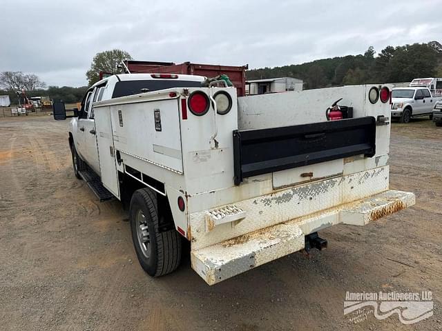 Image of Chevrolet 2500HD equipment image 3