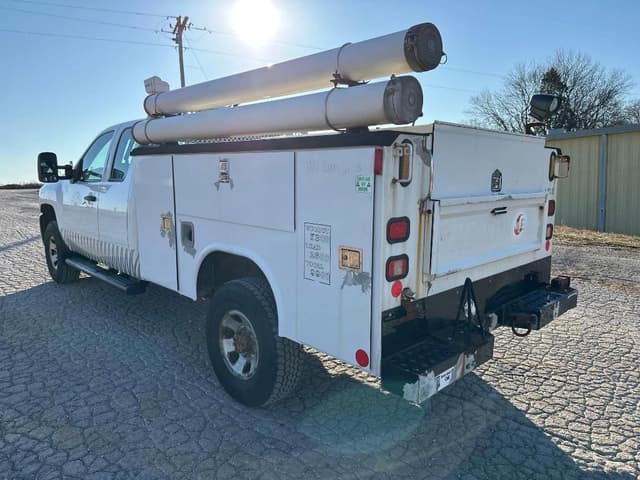 Image of Chevrolet Silverado equipment image 2