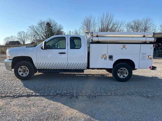 Image of Chevrolet Silverado equipment image 1