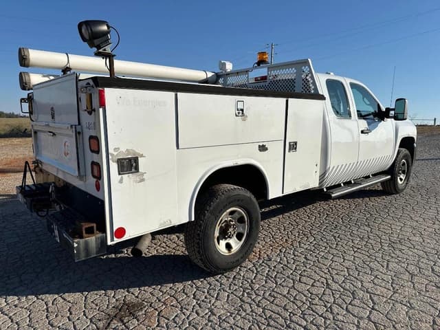 Image of Chevrolet Silverado equipment image 4