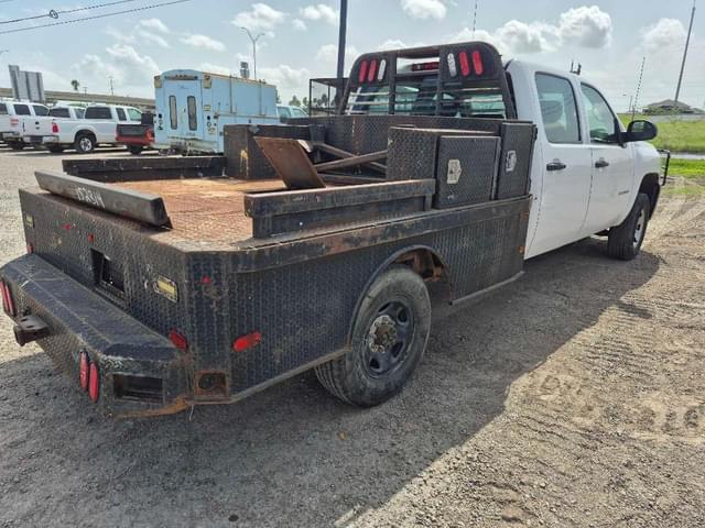 Image of Chevrolet Silverado equipment image 3