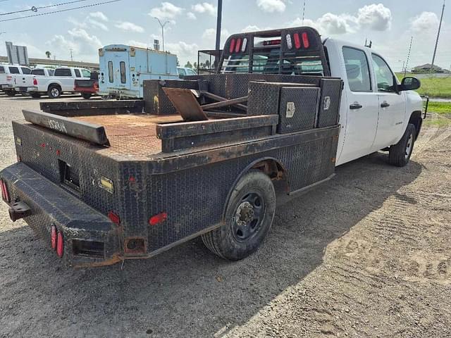Image of Chevrolet Silverado equipment image 3