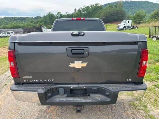 Image of Chevrolet Silverado equipment image 3
