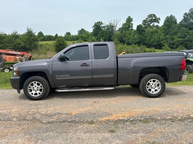 Image of Chevrolet Silverado equipment image 1