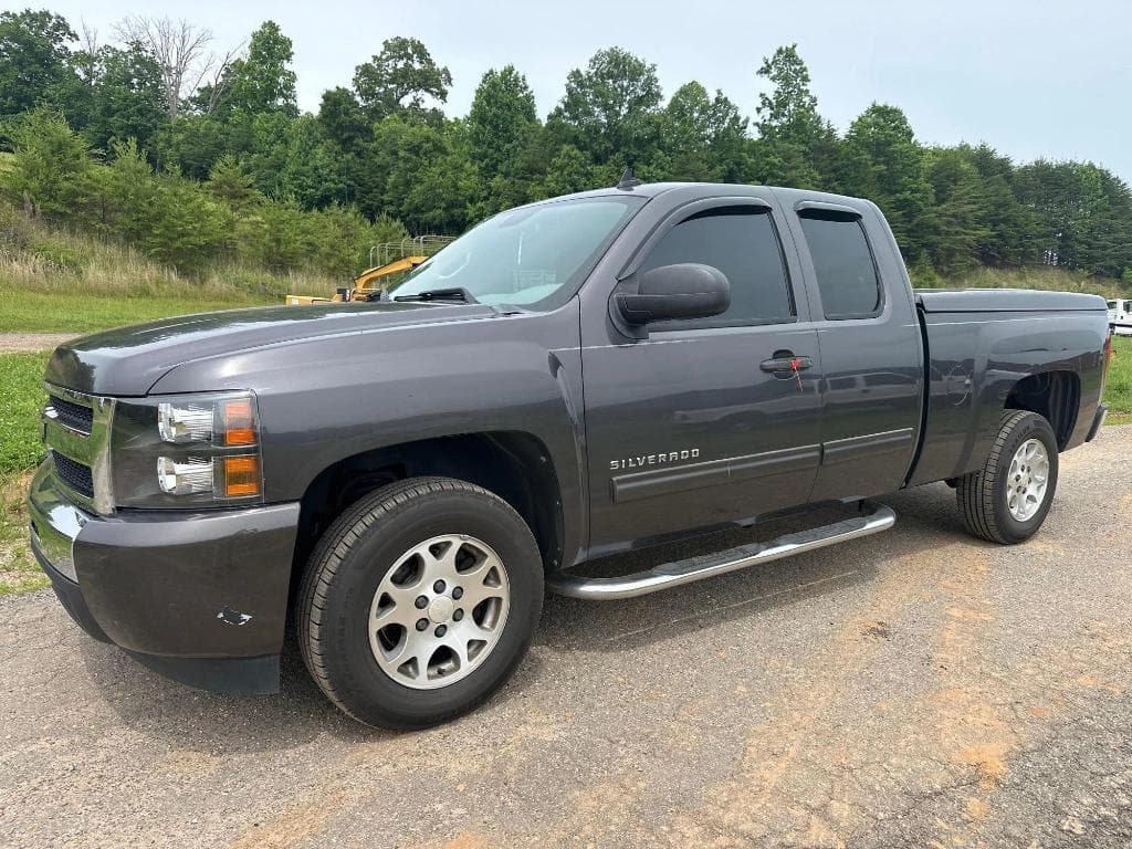 Image of Chevrolet Silverado Primary image