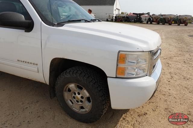 Image of Chevrolet Silverado equipment image 4