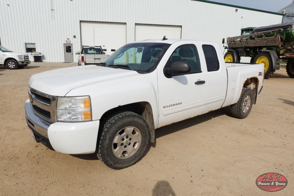 Image of Chevrolet Silverado Primary image