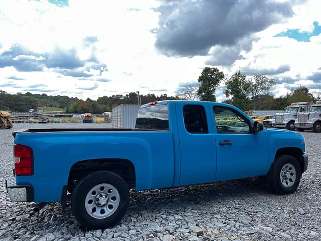 Image of Chevrolet Silverado equipment image 2