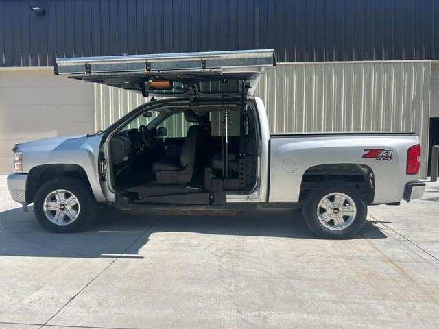 Image of Chevrolet Silverado equipment image 3