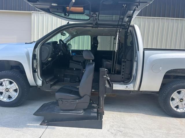 Image of Chevrolet Silverado equipment image 4