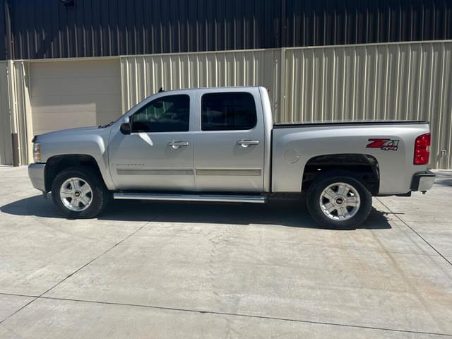 Image of Chevrolet Silverado equipment image 2