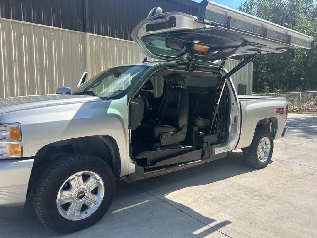 Image of Chevrolet Silverado Primary image