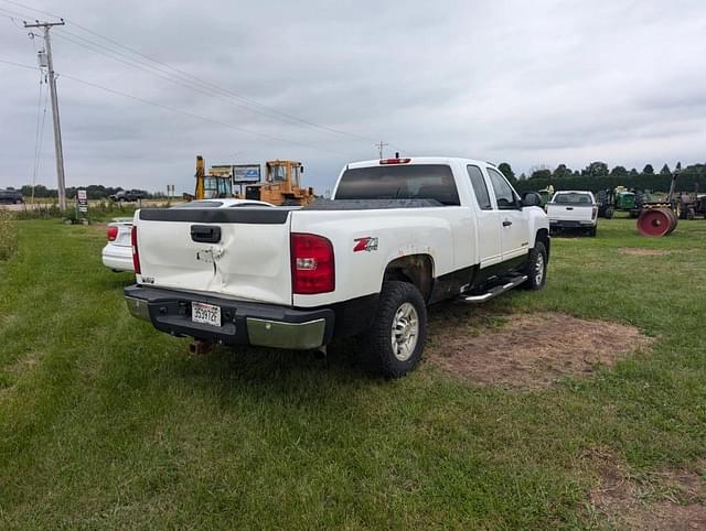 Image of Chevrolet 2500HD equipment image 4