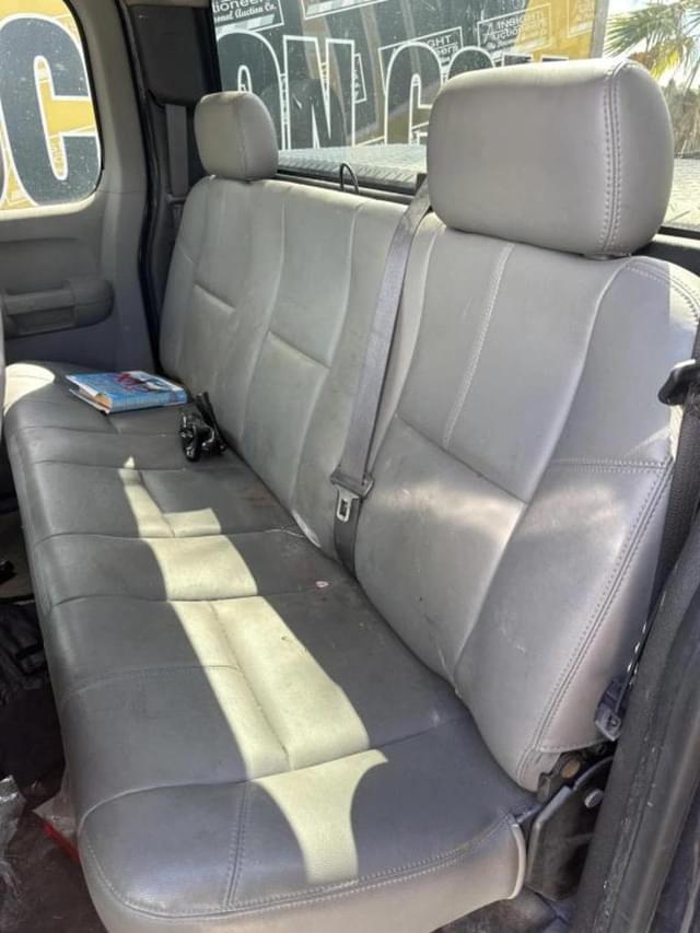 Image of Chevrolet 2500HD equipment image 4