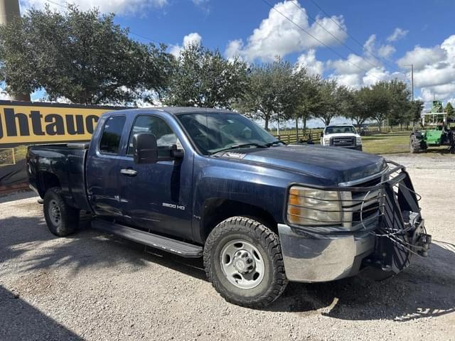 Image of Chevrolet 2500HD equipment image 3