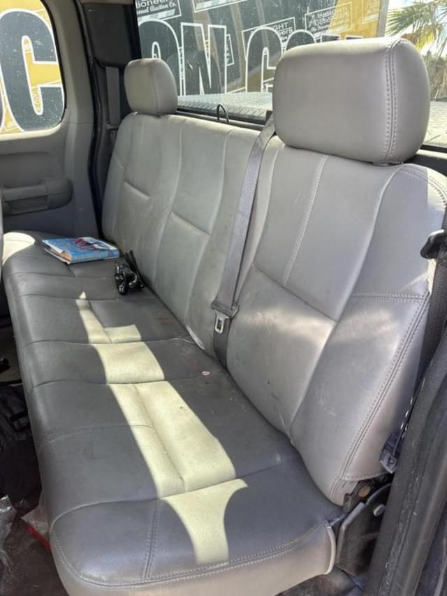 Image of Chevrolet 2500HD equipment image 4