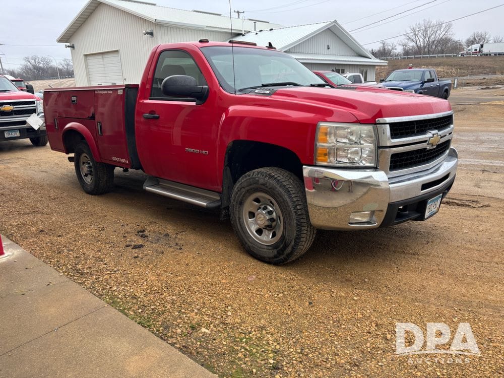 2010 Chevrolet 3500HD Equipment Image0