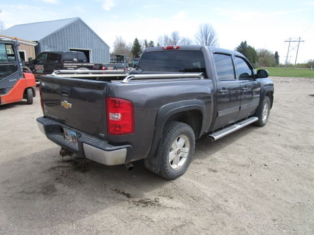 Image of Chevrolet Silverado equipment image 3