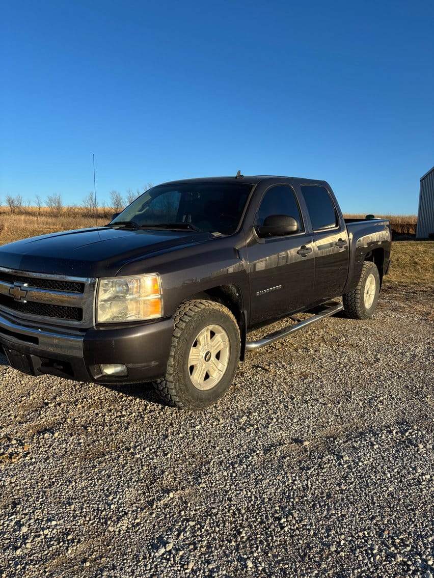 2010 Chevrolet 1500 Equipment Image0