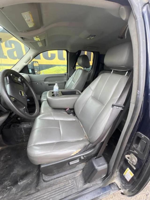 Image of Chevrolet 2500HD equipment image 4